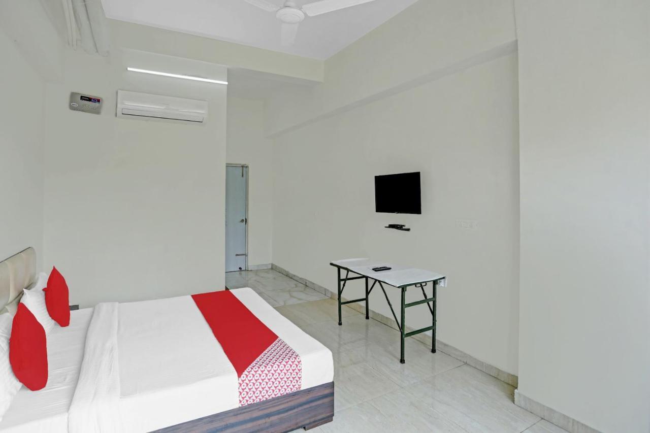 Oyo Flagship 80971 The Lime Tree Bareilly Exterior photo